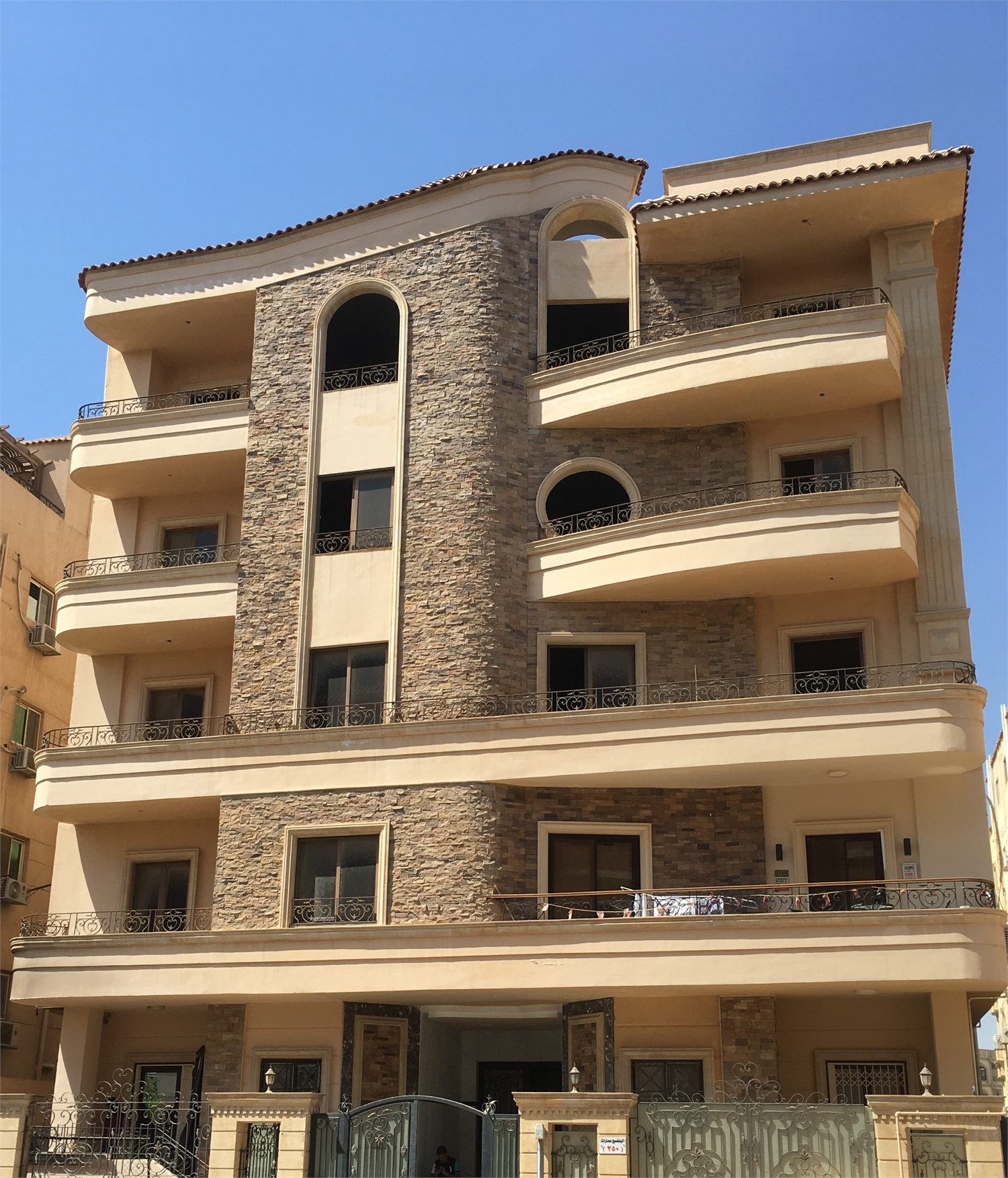 Banafseg — completed facade