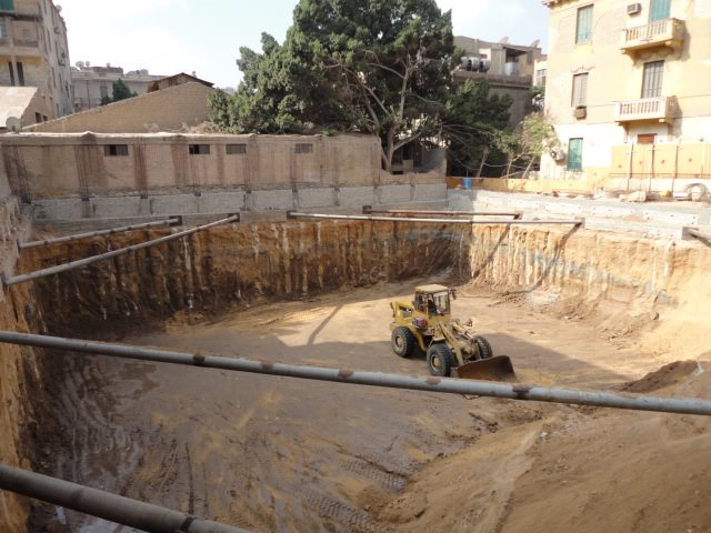Sheriff Plaza shoring struts across the pit
