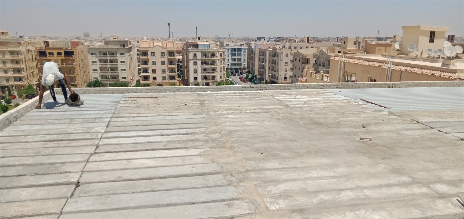 توسعة سقف معدني — صبة الخرسانة